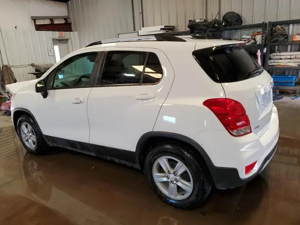KL7CJLSBXMB337678 2021 CHEVROLET TRAX - Image 2