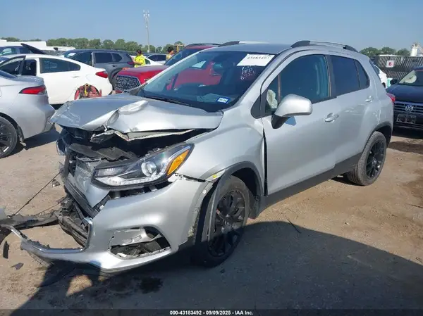 KL7CJLSBXMB348521 2021 CHEVROLET TRAX - Image 2