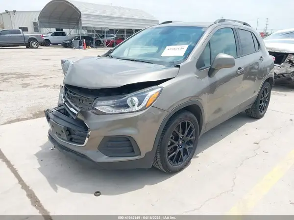 KL7CJLSBXMB359468 2021 CHEVROLET TRAX - Image 2