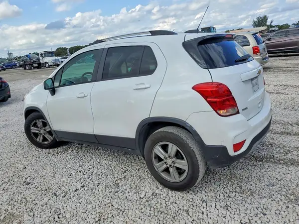 KL7CJLSM0NB508683 2022 CHEVROLET TRAX - Image 2