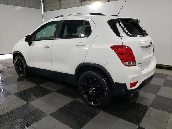 KL7CJLSM0NB569337 2022 CHEVROLET TRAX - Image 2