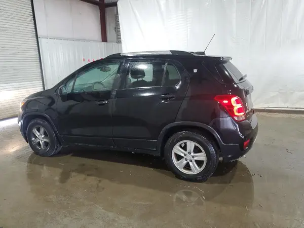 KL7CJLSM1MB372921 2021 CHEVROLET TRAX - Image 2