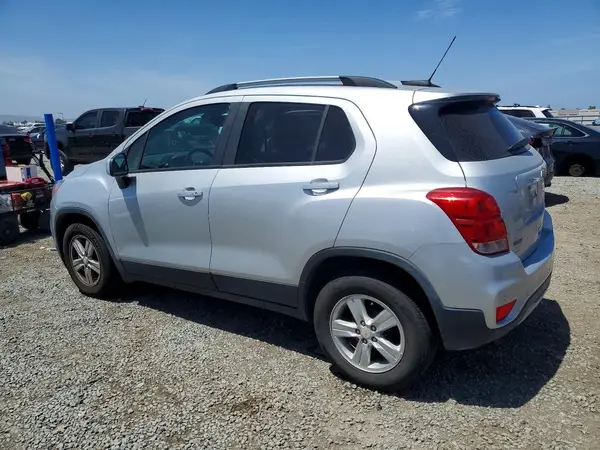 KL7CJLSM1MB374667 2021 CHEVROLET TRAX - Image 2