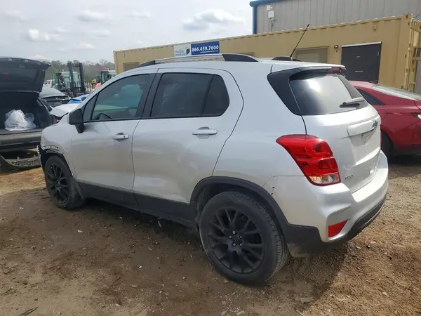 KL7CJLSM1NB562848 2022 CHEVROLET TRAX - Image 2