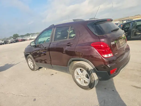 KL7CJLSM1NB568097 2022 CHEVROLET TRAX - Image 2