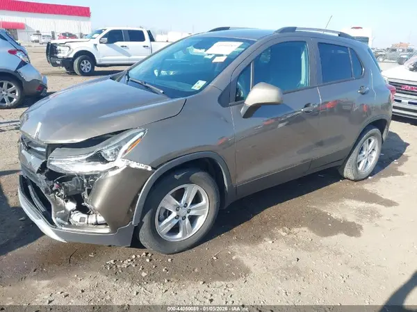 KL7CJLSM2MB360843 2021 CHEVROLET TRAX - Image 2