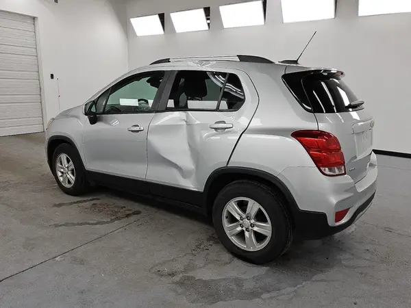 KL7CJLSM2MB374452 2021 CHEVROLET TRAX - Image 2