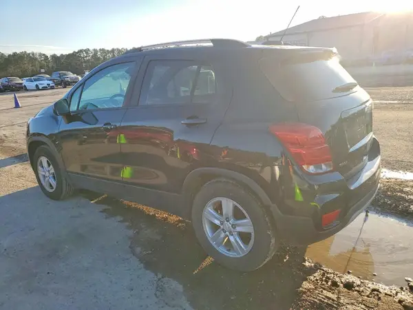 KL7CJLSM2MB376959 2021 CHEVROLET TRAX - Image 2