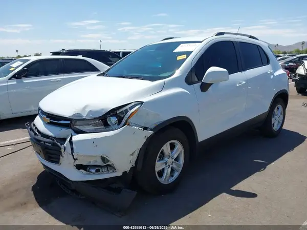 KL7CJLSM2NB516641 2022 CHEVROLET TRAX - Image 2