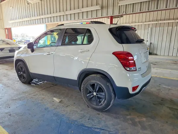 KL7CJLSM2NB543905 2022 CHEVROLET TRAX - Image 2