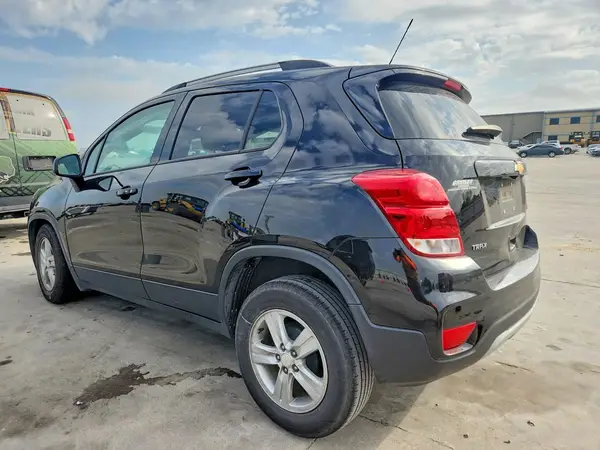 KL7CJLSM2NB559781 2022 CHEVROLET TRAX - Image 2