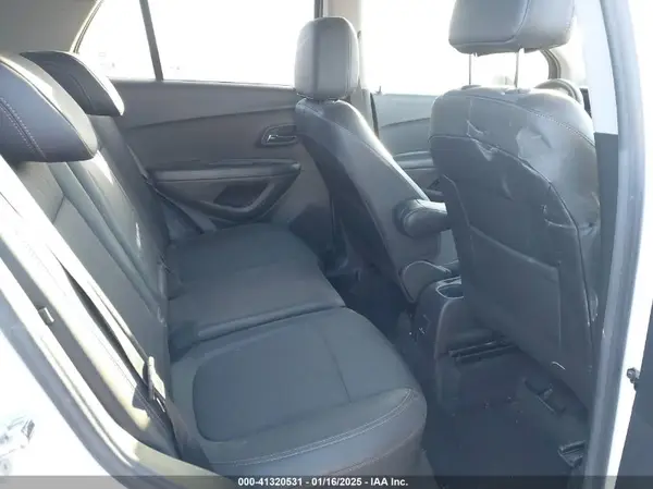 KL7CJLSM2NB560204 2022 CHEVROLET TRAX - Image 8