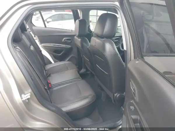 KL7CJLSM2NB563216 2022 CHEVROLET TRAX - Image 8