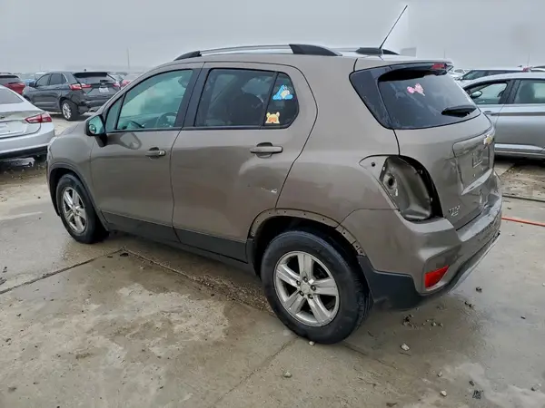 KL7CJLSM3MB363959 2021 CHEVROLET TRAX - Image 2