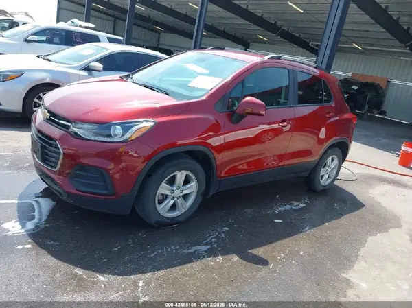 KL7CJLSM3MB373102 2021 CHEVROLET TRAX - Image 2