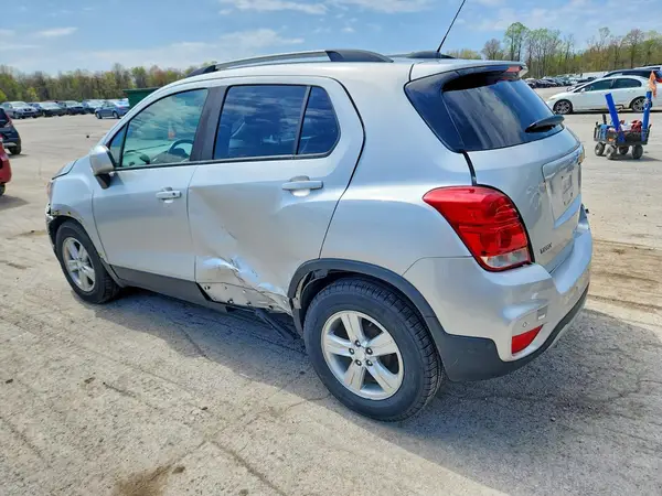 KL7CJLSM3MB374735 2021 CHEVROLET TRAX - Image 2