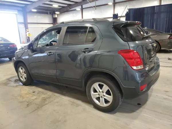 KL7CJLSM3NB530483 2022 CHEVROLET TRAX - Image 2