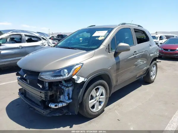 KL7CJLSM4MB372847 2021 CHEVROLET TRAX - Image 2