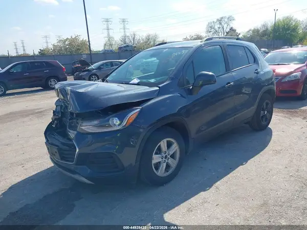KL7CJLSM4MB374596 2021 CHEVROLET TRAX - Image 2