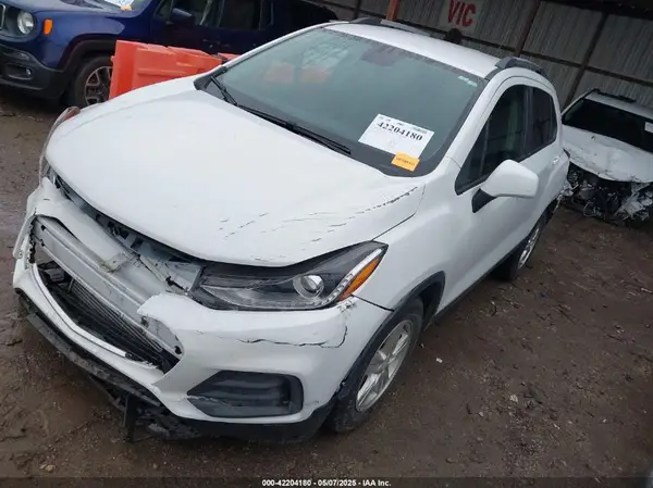 KL7CJLSM4NB500909 2022 CHEVROLET TRAX - Image 2