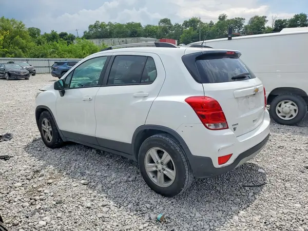 KL7CJLSM4NB508282 2022 CHEVROLET TRAX - Image 2