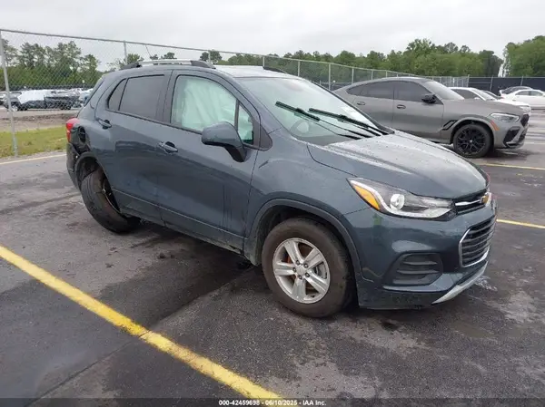 KL7CJLSM4NB564867 2022 CHEVROLET TRAX - Image 1