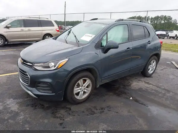 KL7CJLSM4NB564867 2022 CHEVROLET TRAX - Image 2