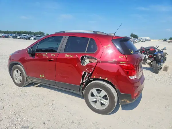 KL7CJLSM5MB374915 2021 CHEVROLET TRAX - Image 2