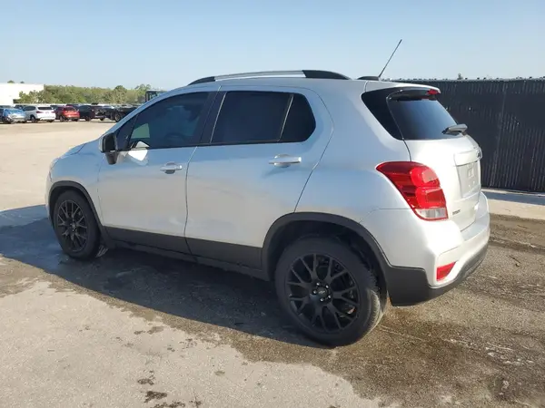 KL7CJLSM5NB518304 2022 CHEVROLET TRAX - Image 2