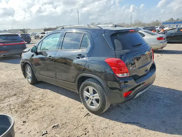 KL7CJLSM5NB560052 2022 CHEVROLET TRAX - Image 2