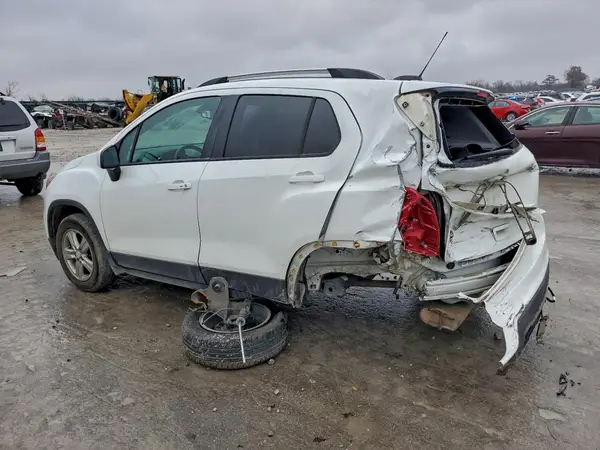 KL7CJLSM5NB560729 2022 CHEVROLET TRAX - Image 2