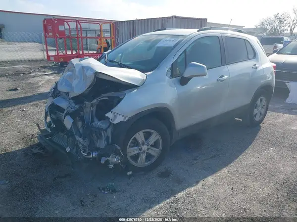 KL7CJLSM5NB564862 2022 CHEVROLET TRAX - Image 2