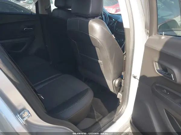 KL7CJLSM5NB564862 2022 CHEVROLET TRAX - Image 8