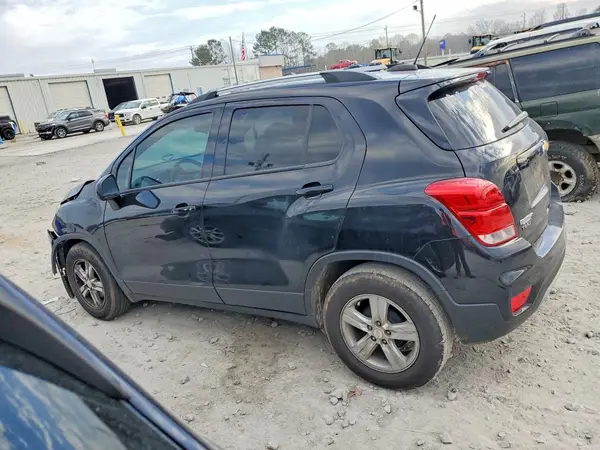KL7CJLSM6MB368329 2021 CHEVROLET TRAX - Image 2