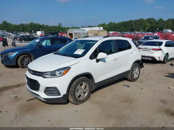 KL7CJLSM6NB501835 2022 CHEVROLET TRAX - Image 2