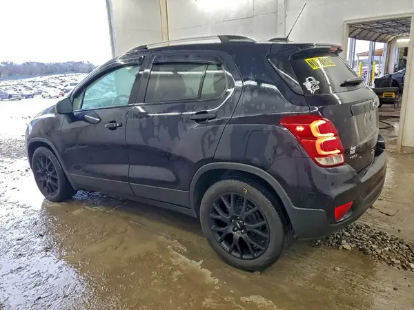 KL7CJLSM7MB366735 2021 CHEVROLET TRAX - Image 2