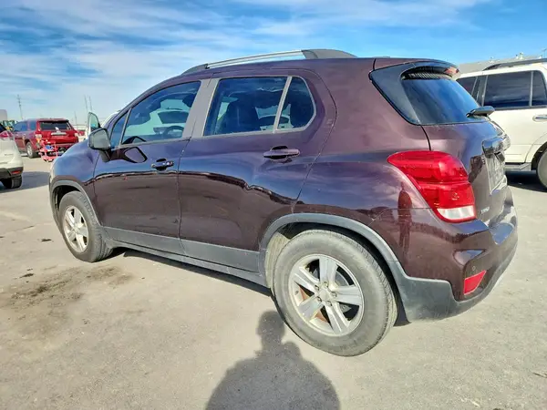 KL7CJLSM7MB369926 2021 CHEVROLET TRAX - Image 2