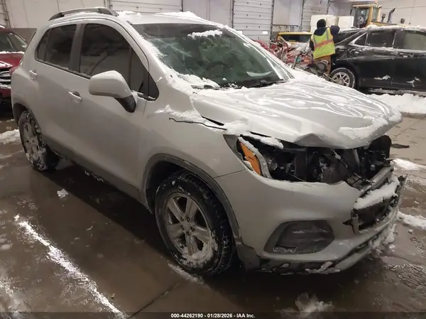 KL7CJLSM7MB376679 2021 CHEVROLET TRAX - Image 1
