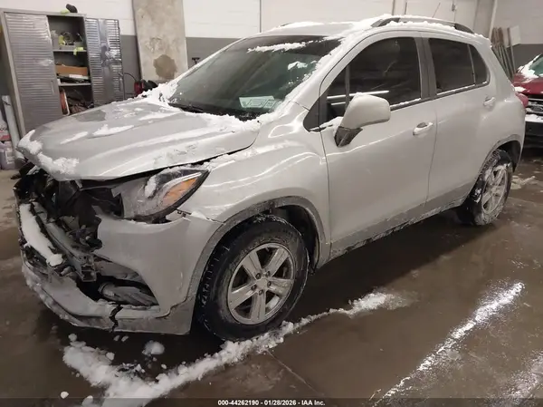 KL7CJLSM7MB376679 2021 CHEVROLET TRAX - Image 2