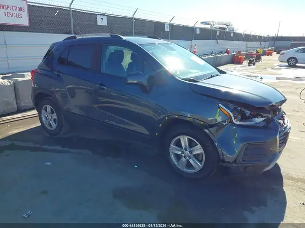 KL7CJLSM7MB377413 2021 CHEVROLET TRAX - Image 1