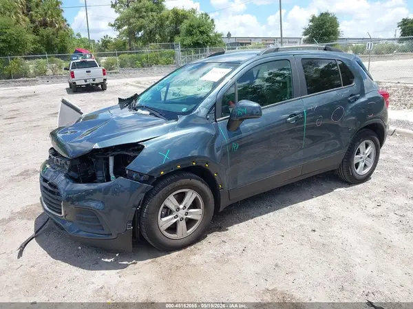 KL7CJLSM7NB532205 2022 CHEVROLET TRAX - Image 2