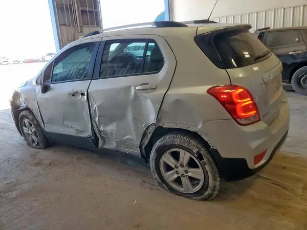 KL7CJLSM8NB517096 2022 CHEVROLET TRAX - Image 2