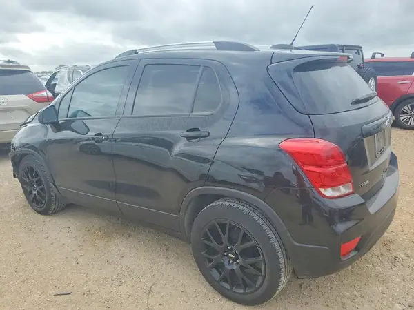 KL7CJLSM8NB560644 2022 CHEVROLET TRAX - Image 2