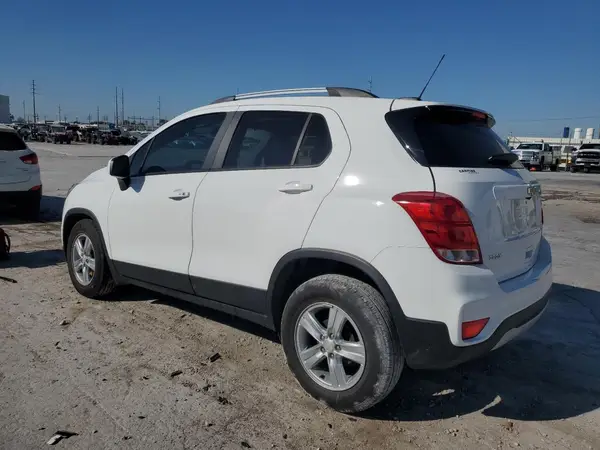 KL7CJLSM8NB565519 2022 CHEVROLET TRAX - Image 2