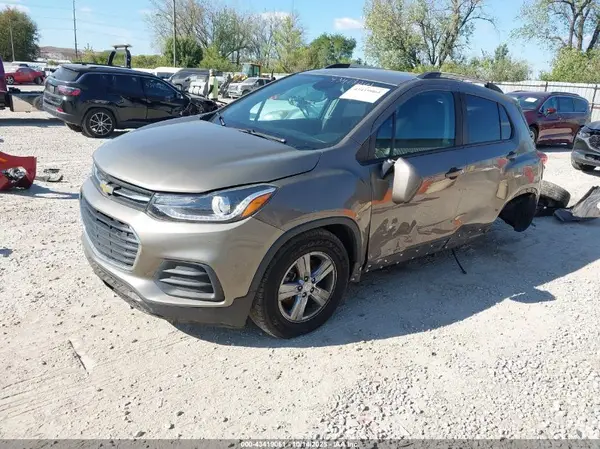 KL7CJLSM9MB362072 2021 CHEVROLET TRAX - Image 2