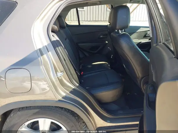 KL7CJLSM9MB362072 2021 CHEVROLET TRAX - Image 8
