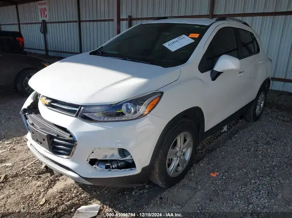 KL7CJLSM9MB374724 2021 CHEVROLET TRAX - Image 2