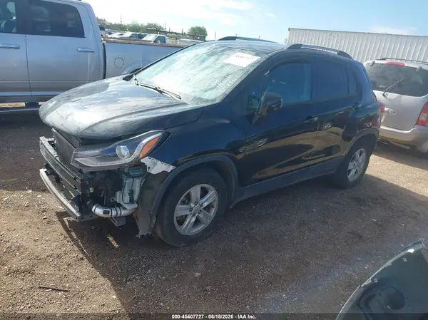 KL7CJLSM9MB374836 2021 CHEVROLET TRAX - Image 2