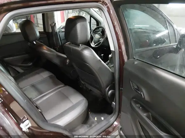 KL7CJLSM9MB376098 2021 CHEVROLET TRAX - Image 8