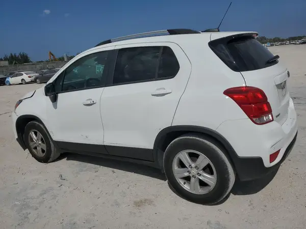 KL7CJLSM9NB562578 2022 CHEVROLET TRAX - Image 2